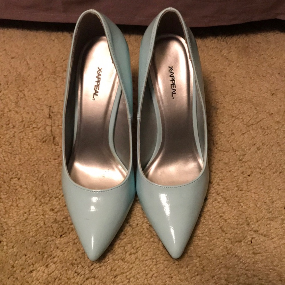 Blue pointed toe pumps